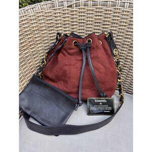 Authentic CHANEL linen navy leather 24k gold drawstring linen bucket with pouch